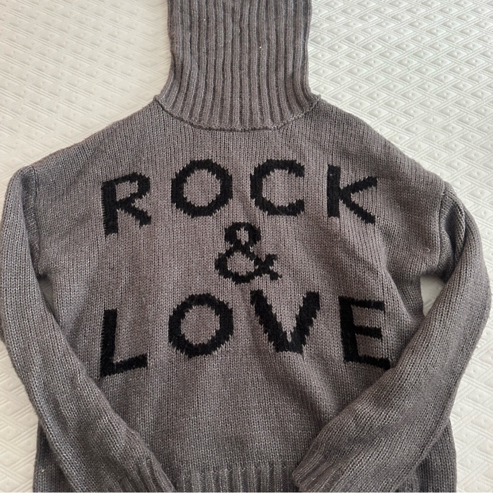 Elan Rock & Love sweater
